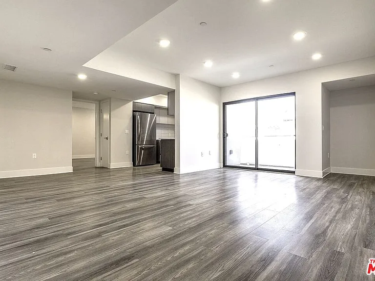 5030 Rosewood Ave #304 — Photo 2