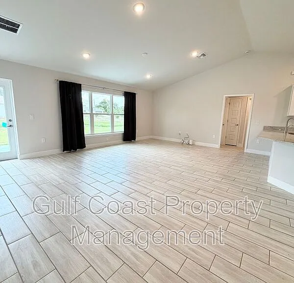 4865 Manila Ave — Photo 8