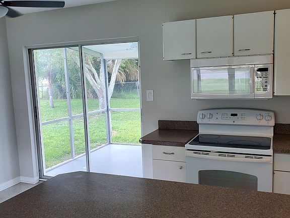 3rd image of 2215 Bragg Ct