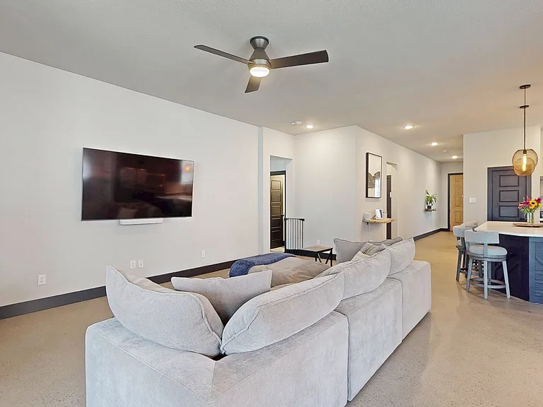2504 Lazy Dog Ln — Photo 11