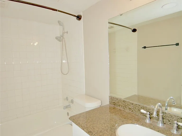 2121 Fountain View Dr #18H — Photo 7