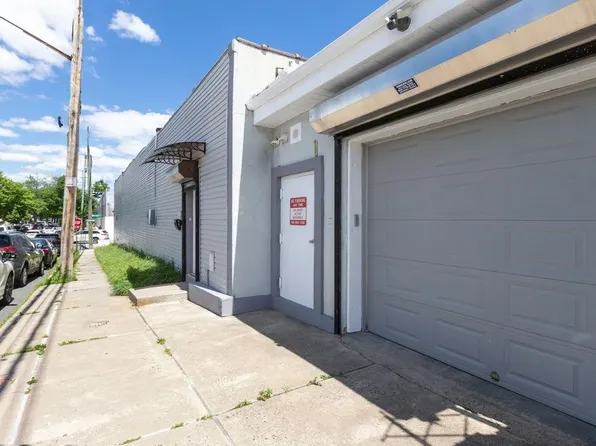 182 Vermont Avenue image 1 of 17