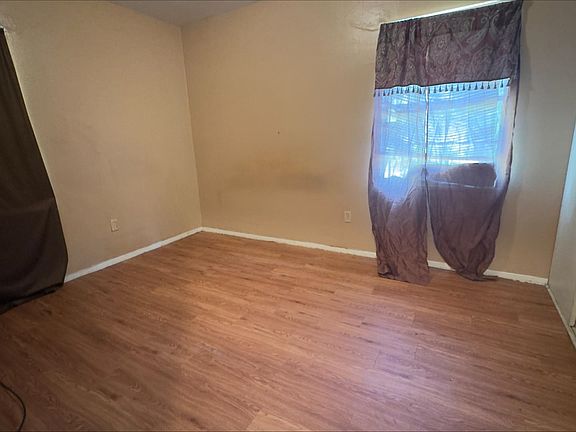 3rd image of 204 Houston St