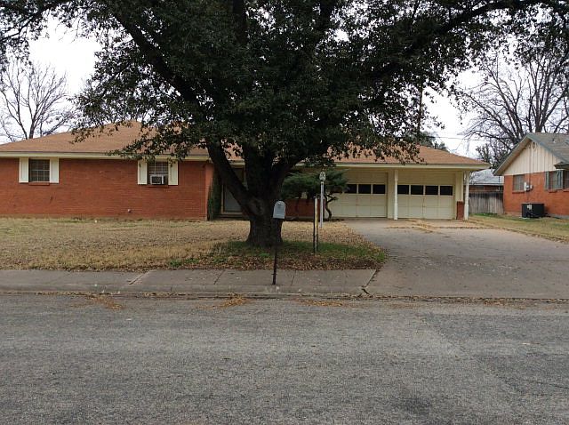 1st image of 221 Westwood Dr