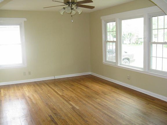 3rd image of 721 Ashland Dr
