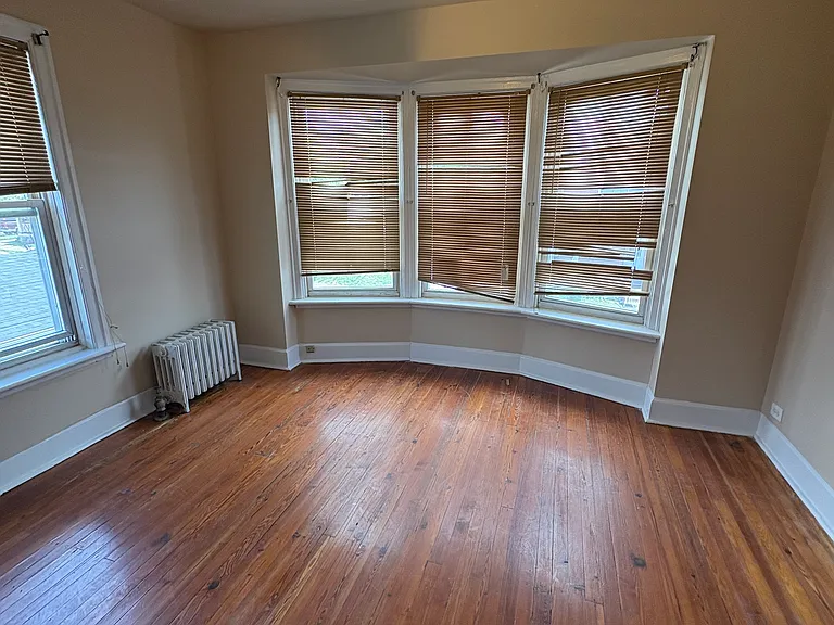 214 Yale St — Photo 1