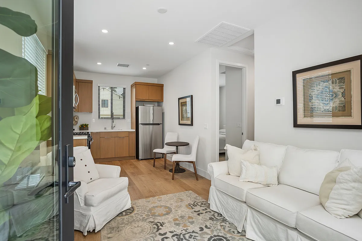 1 bed, 602 sqft, $2,795 — Photo 2