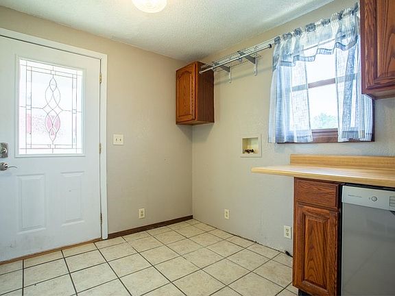4th image of 483 Oneill St