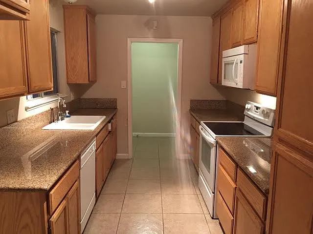4 bed, 1758 sqft, $3,000 — Photo 3