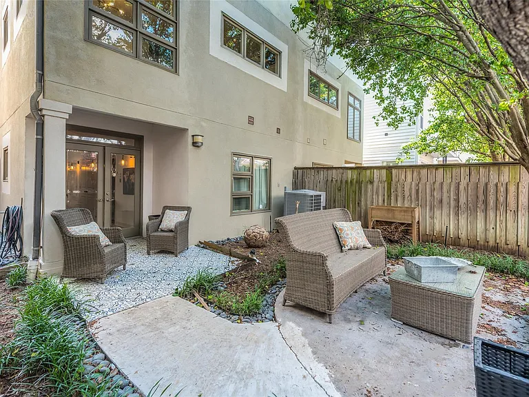 2108 Driscoll St — Photo 46