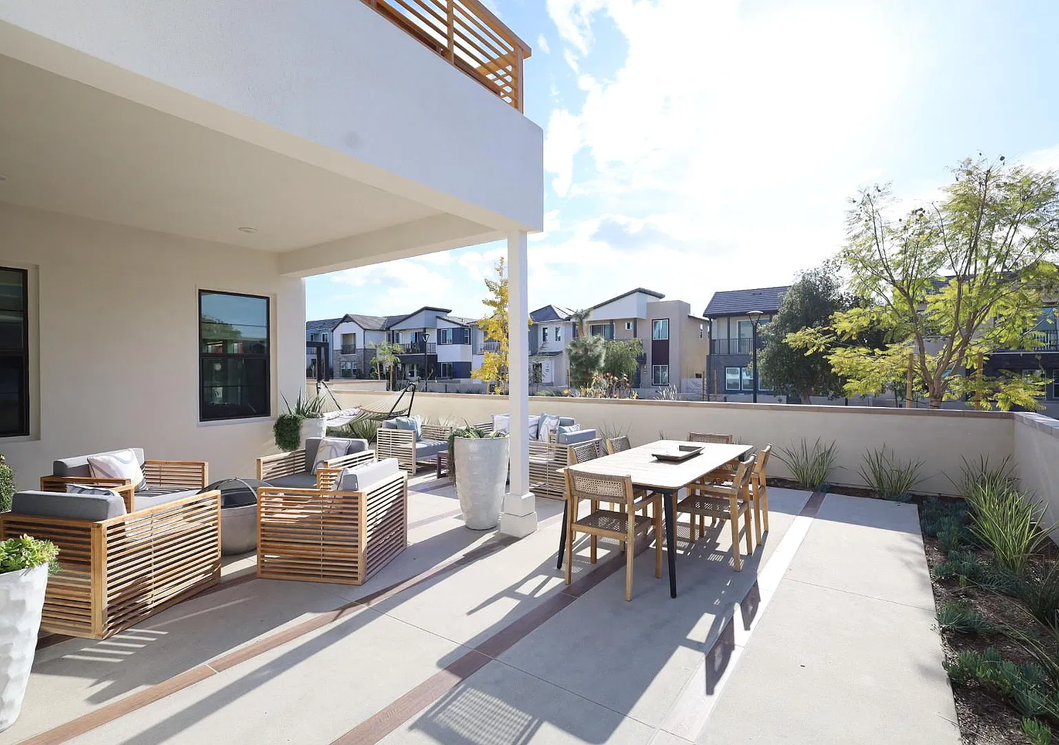 4 bed, 3.5 bath, 2669 sqft, $7,500 — Photo 3
