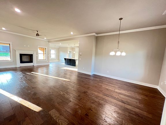 3rd image of 2401 N Kathryn Ln
