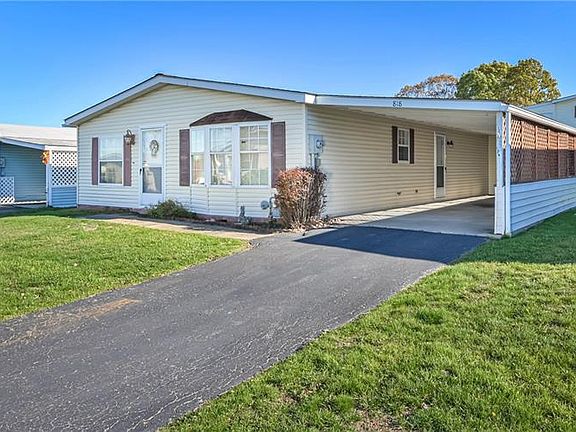 2nd image of 818 Clover Ln