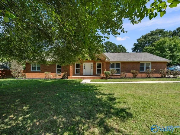 1809 Lindsay Ln S, Athens, AL 35613