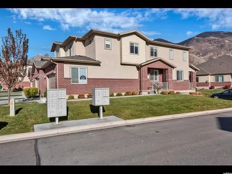 9582 N Deerfield Ln — Photo 2