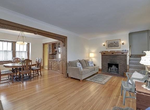 5th image of 1676 Wellesley Ave