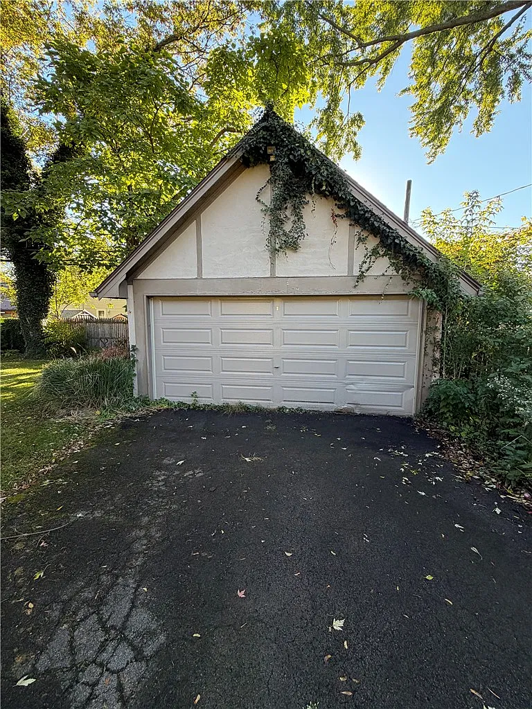 2 bed, 1.5 bath, 1523 sqft, $2,050 — Photo 3