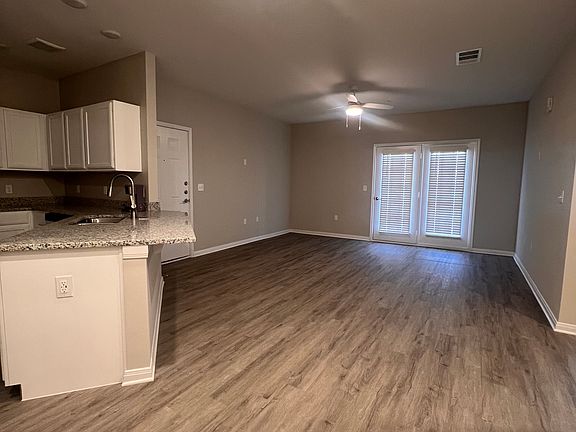 3rd image of 440 Willow Grove Way #1312