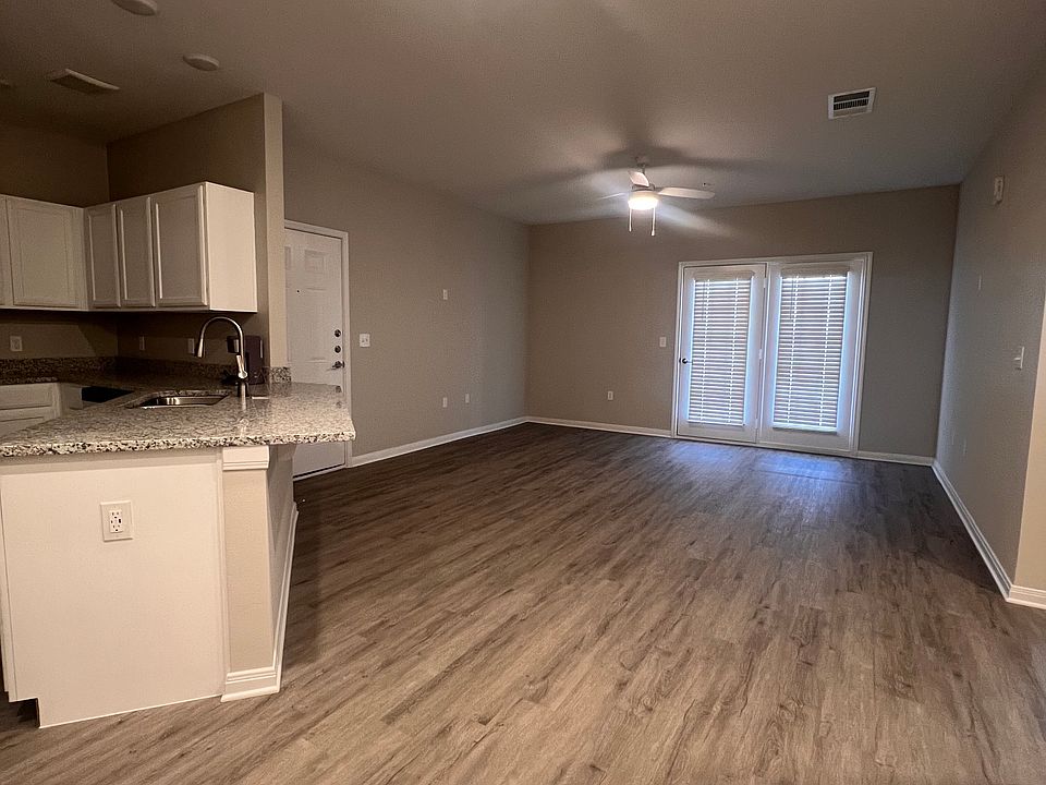 1st image of 223 Quarry St #815