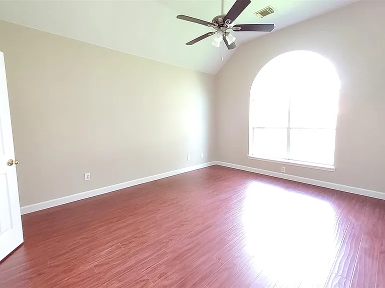 2707 Sun Beam Ct — Photo 10