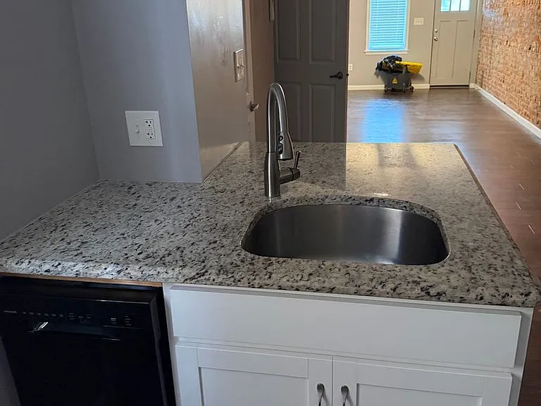 705 S Van Buren St — Photo 2