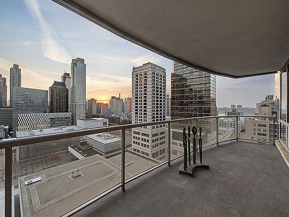5th image of 1965 Broadway APT 22