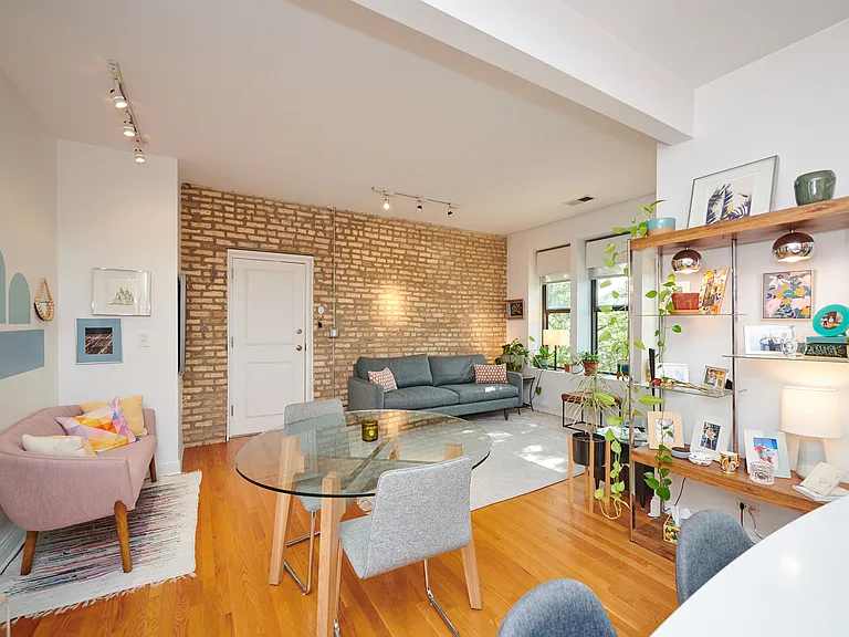 843 N Washtenaw Ave #3 — Photo 2