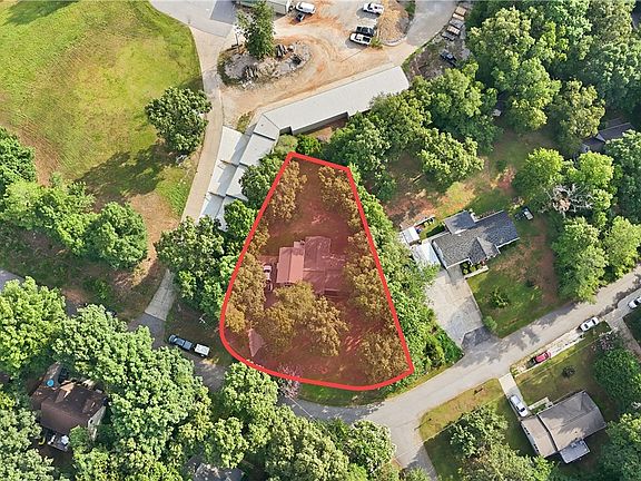 3rd image of 2001 Ridgeview Ln