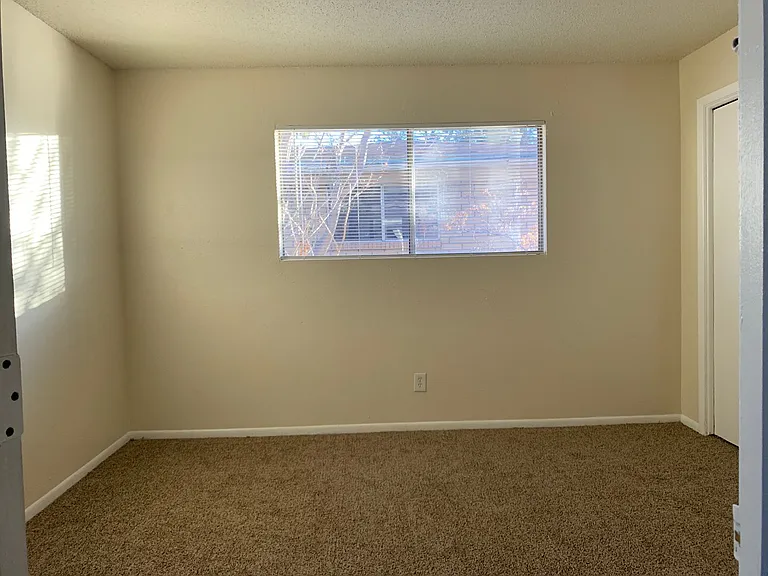 540 Madeira Dr SE — Photo 13