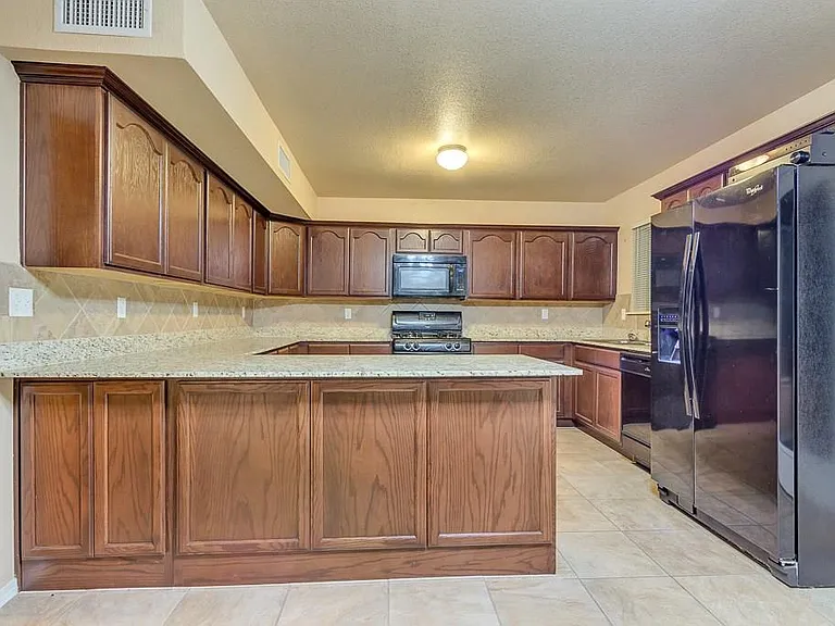 3925 Hueco Valley Dr — Photo 4
