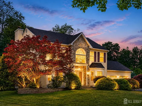 10 Whispering Pines Way, Piscataway, NJ 08854