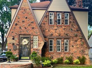 26088 Brettonwoods St, Madison Heights, MI 48071
