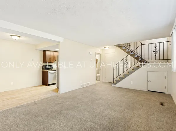 220 W Foxbridge Dr, Midvale, UT 84047