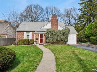 453 Fort Lee Rd, Leonia, NJ 07605
