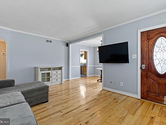 4th image of 10 Westpoint Ave