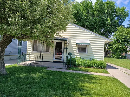 17309 Dora St Photo 1