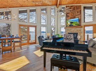 525 Lighthouse Cove Cir, Gravois Mills, MO 65037