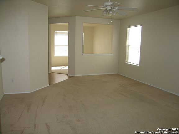 3rd image of 131 Arrow Oaks