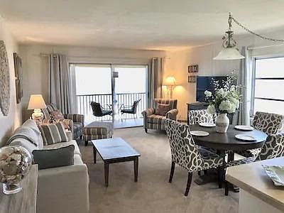 4th image of 8805 World Center Dr