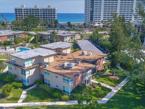 COMPLEX SHOWING LOCATION TO BEACH