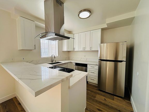 4th image of 12631 Vanowen St