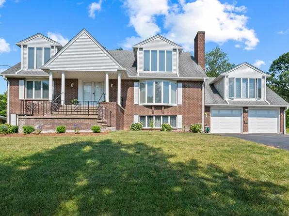 11 Berkshire Drive, Farmington, CT 06032