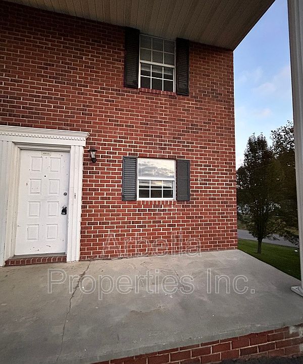 1st image of 499 Nicholas St SE APT A1