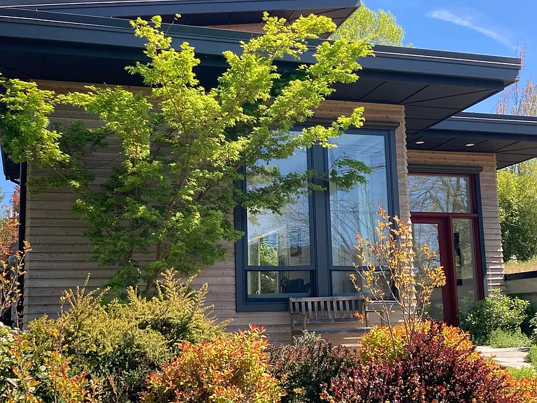 Front Entrance with Bench