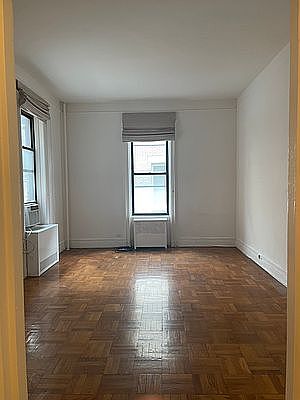 5th image of 16 E 71st St APT 3D