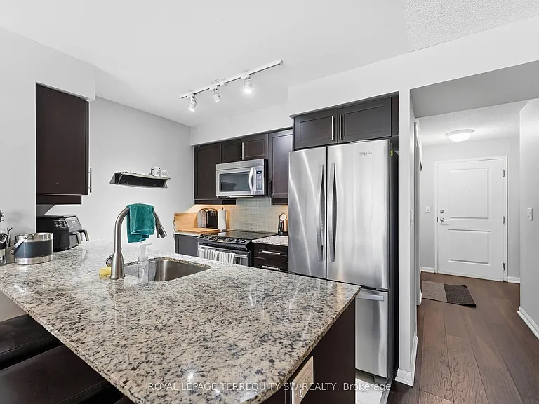 35 Bastion St #513 — Photo 5