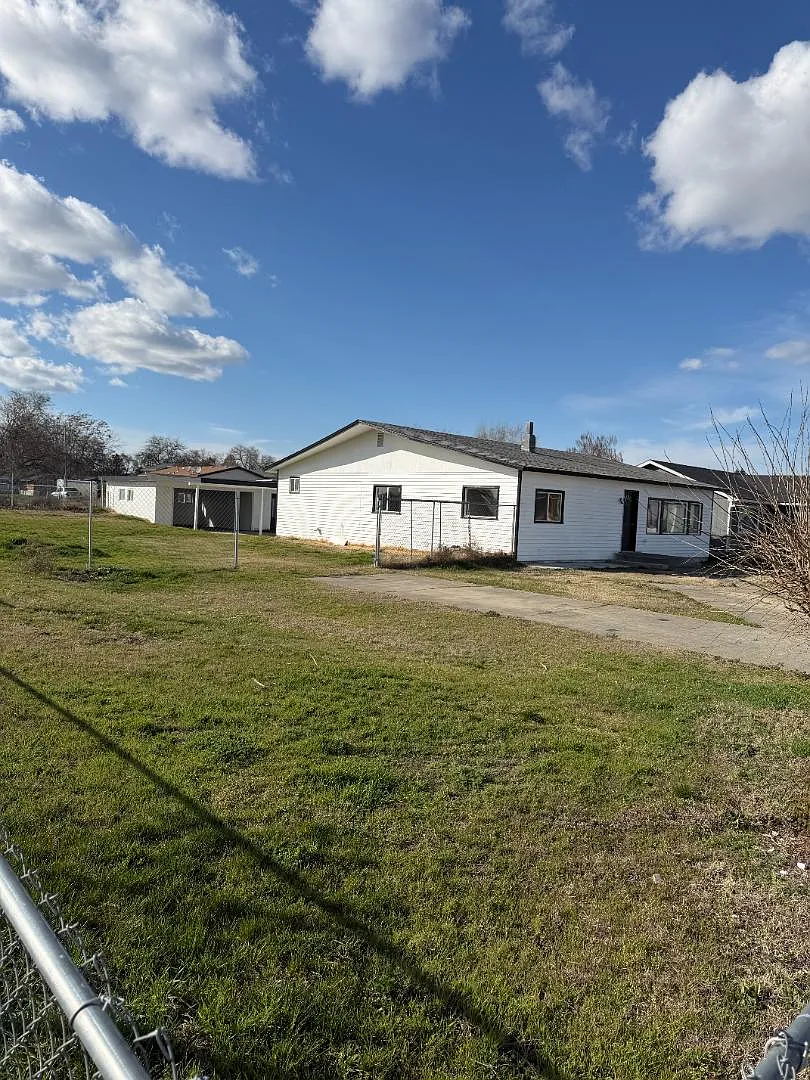624 S Douglas Ave — Photo 1