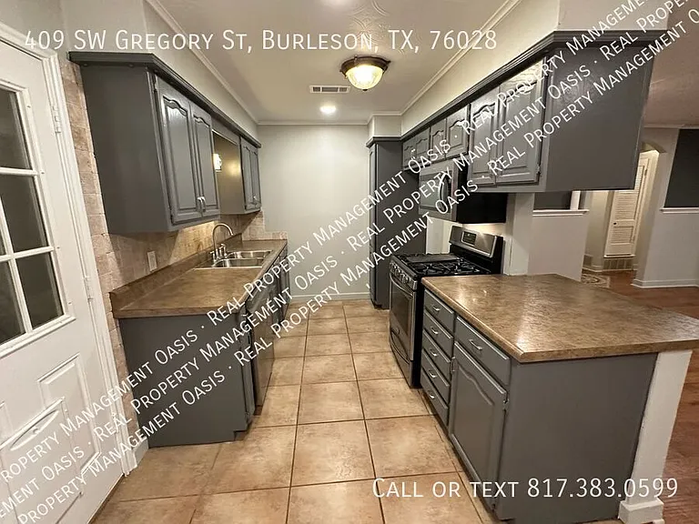 409 SW Gregory St — Photo 6