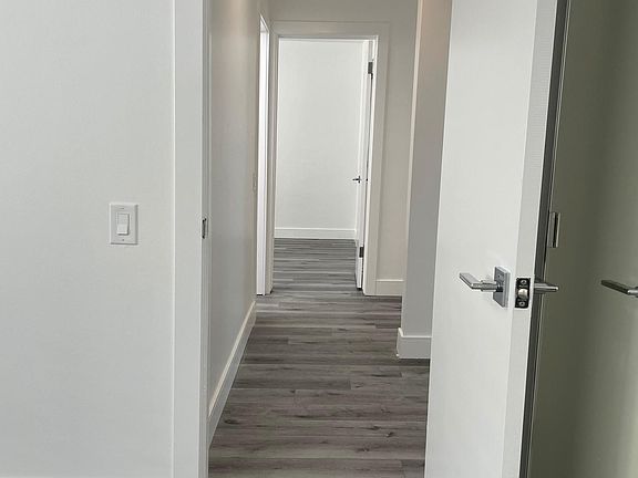 5th image of 432 Palm Dr #5