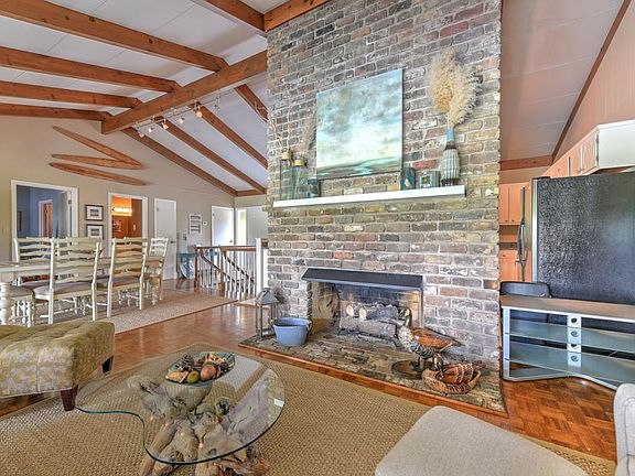 5th image of 456 Lake Breeze Dr
